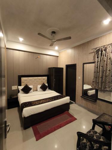 hotel aashray