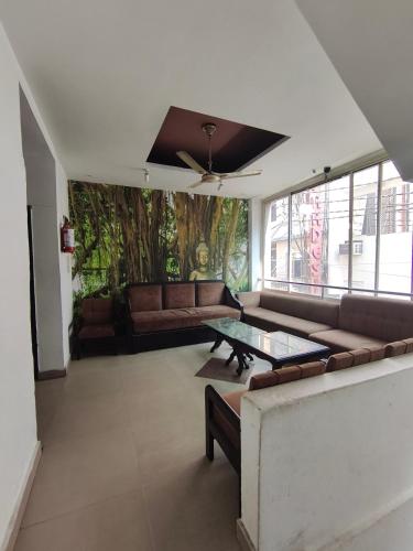 hotel aashray