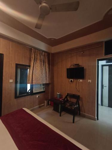 hotel aashray