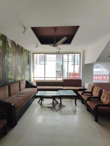 hotel aashray