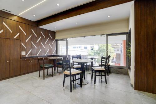 super townhouse vadodara railway junction formerly hotel unique
