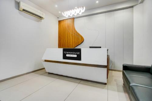 super townhouse vadodara railway junction formerly hotel unique
