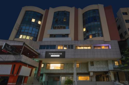 super townhouse vadodara railway junction formerly hotel unique