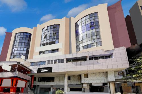 super townhouse vadodara railway junction formerly hotel unique