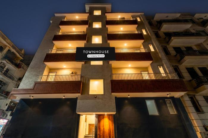 townhouse phase 3 dlf cyber city