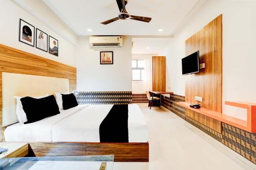 super collection o infocity metro station gandhinagar formerly hotel grand krishna