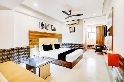 super collection o infocity metro station gandhinagar formerly hotel grand krishna