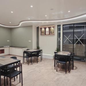 the sapphire hotel