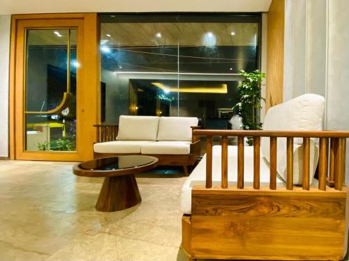 the sapphire hotel