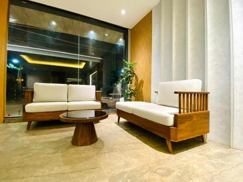 the sapphire hotel
