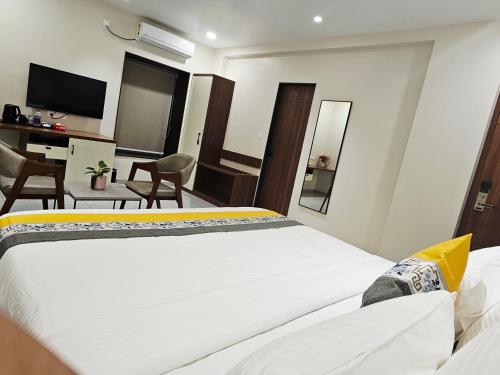 the sapphire hotel