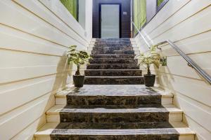 hotel abrol suites