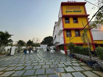Kohinoor Garden Restaurant,,3 star