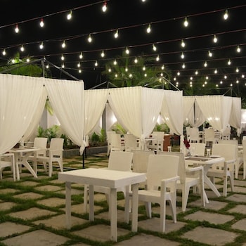 Kohinoor Garden Restaurant,,3 star