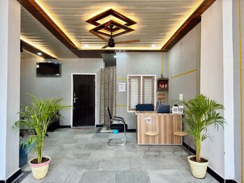 Hotel Radha Aradhya Sadan,,2 star