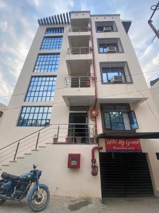 hotel lilly grand