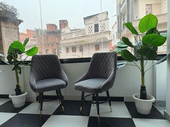 Aks Grand Hotel In Varanasi,,2 star