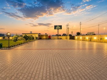 vanam hotel and resorts