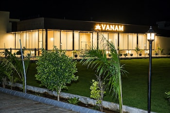 vanam hotel and resorts