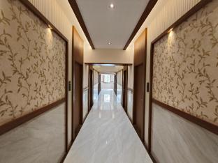 hotel saffron grand thane