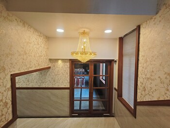 Hotel Saffron Grand Thane,,2 star