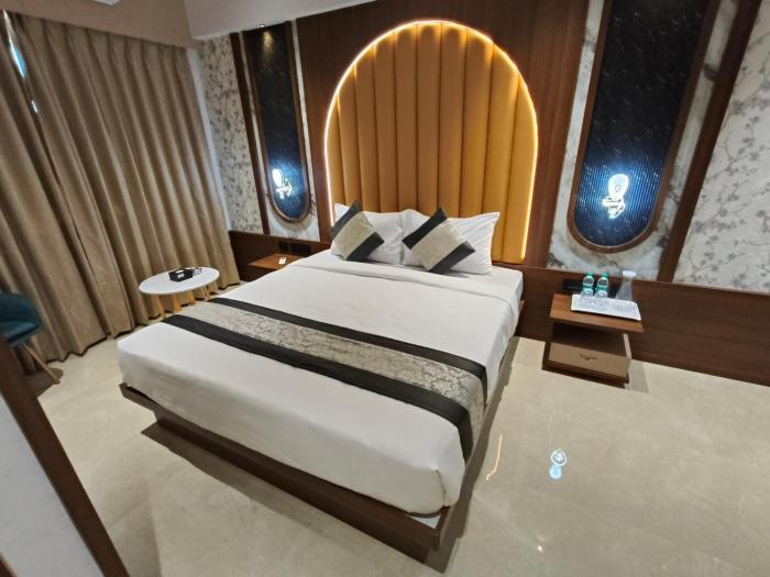 hotel saffron grand thane