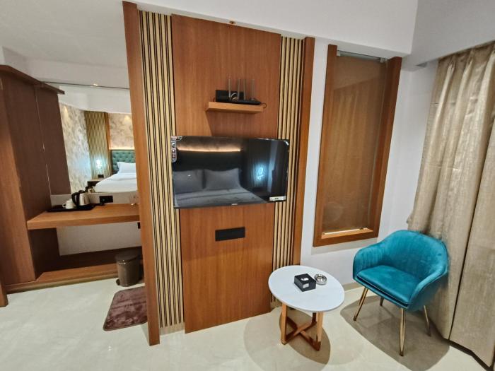 hotel saffron grand thane