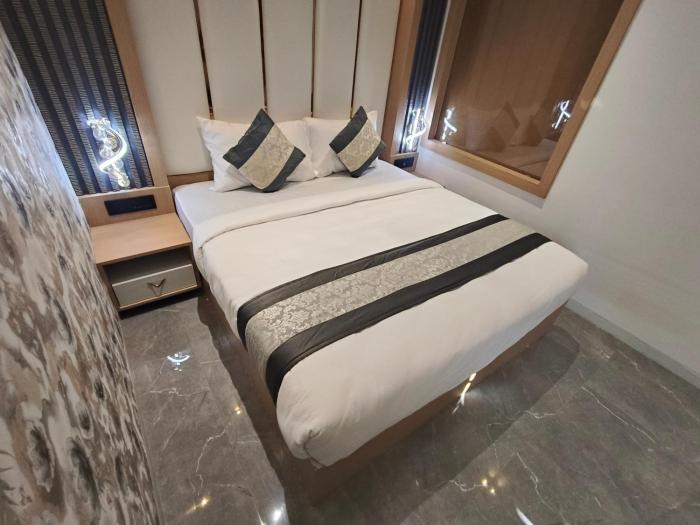 hotel saffron grand thane