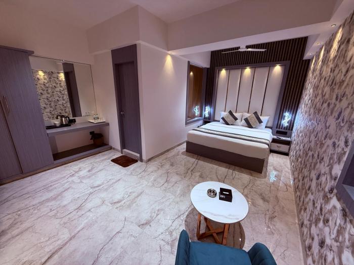 hotel saffron grand thane