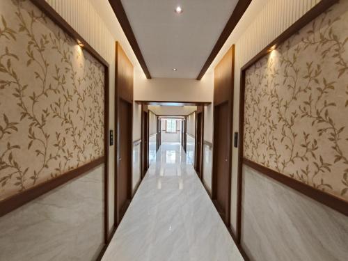 hotel saffron grand thane