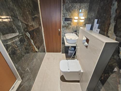 hotel saffron grand thane