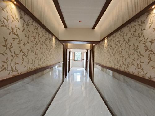 hotel saffron grand thane
