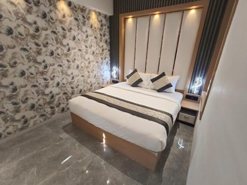 hotel saffron grand thane