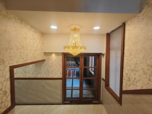 hotel saffron grand thane
