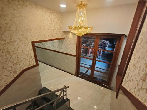hotel saffron grand thane
