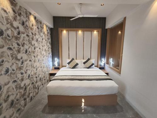 hotel saffron grand thane