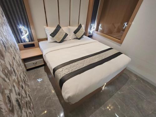 hotel saffron grand thane