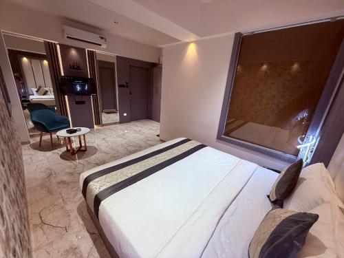 hotel saffron grand thane