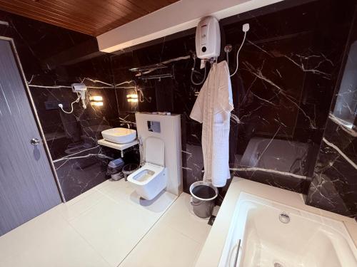 hotel saffron grand thane