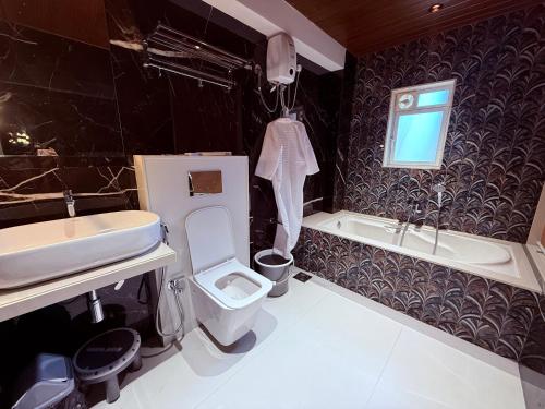 hotel saffron grand thane