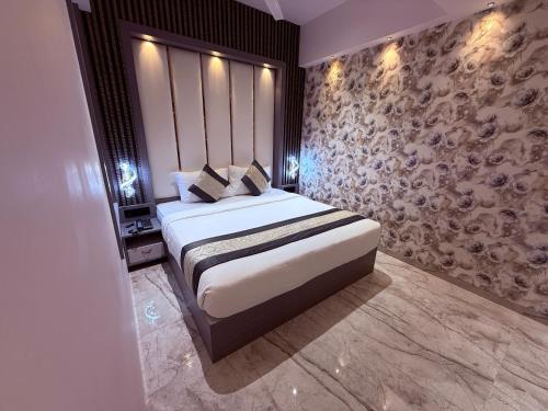hotel saffron grand thane