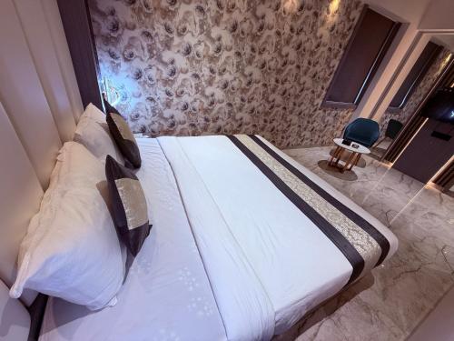 hotel saffron grand thane