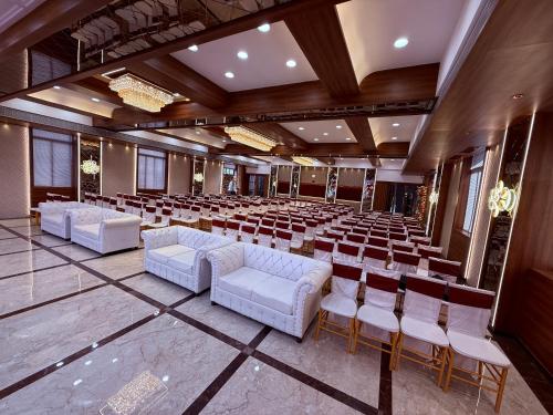 hotel saffron grand thane