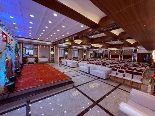 hotel saffron grand thane