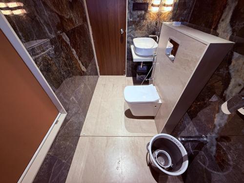 hotel saffron grand thane