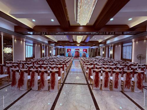 hotel saffron grand thane