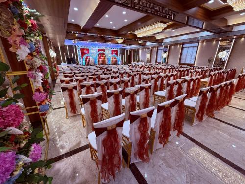 hotel saffron grand thane