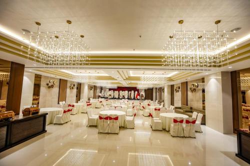 svm grand bowenpally