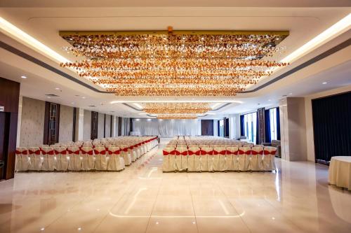 svm grand bowenpally