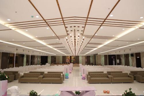 svm grand bowenpally